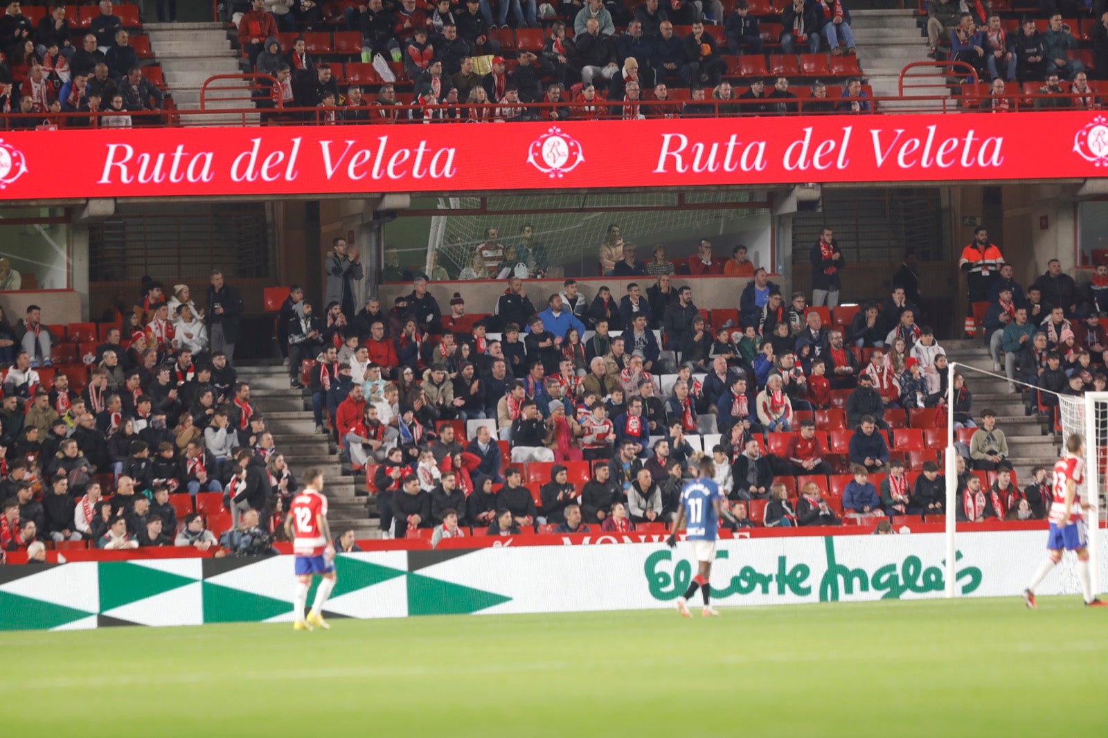 Encuéntrate en la grada en el Granada-Athletic