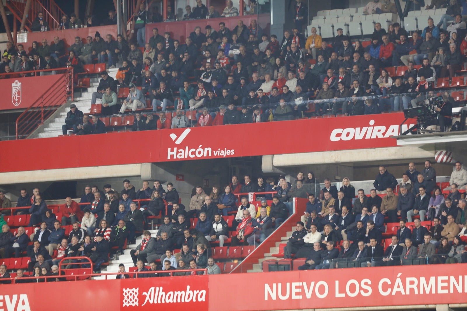 Encuéntrate en la grada en el Granada-Athletic