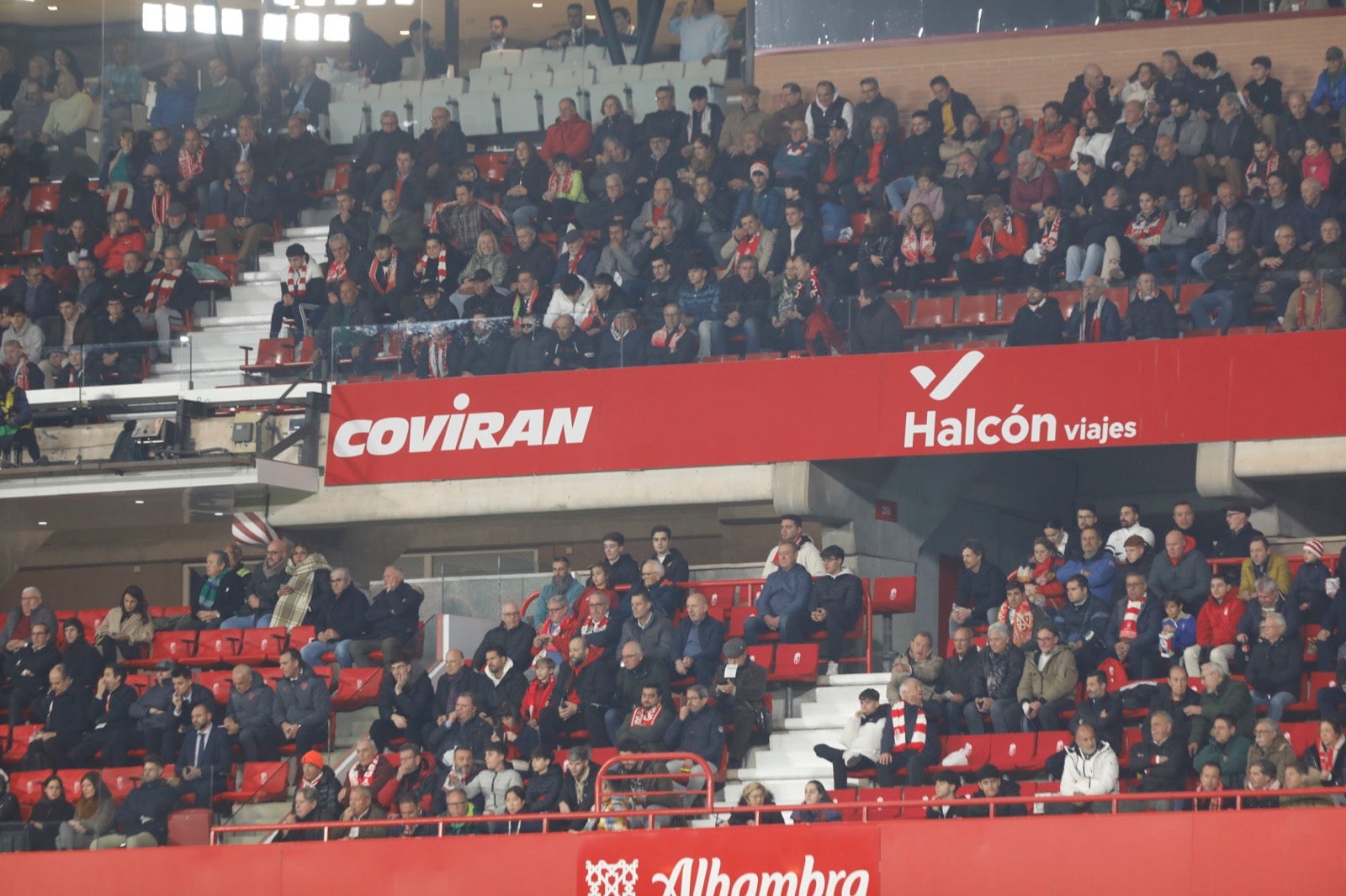 Encuéntrate en la grada en el Granada-Athletic