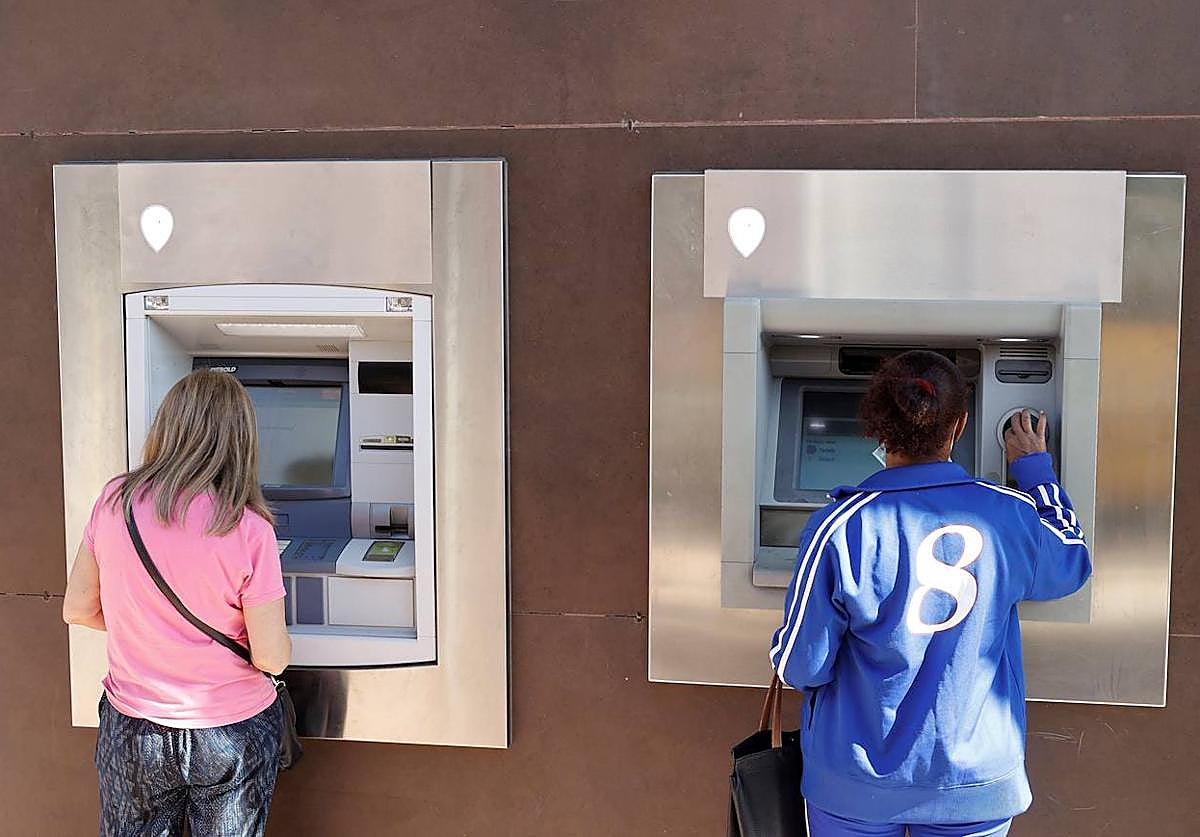 Alertan de una nueva estafa en cajeros automáticos.