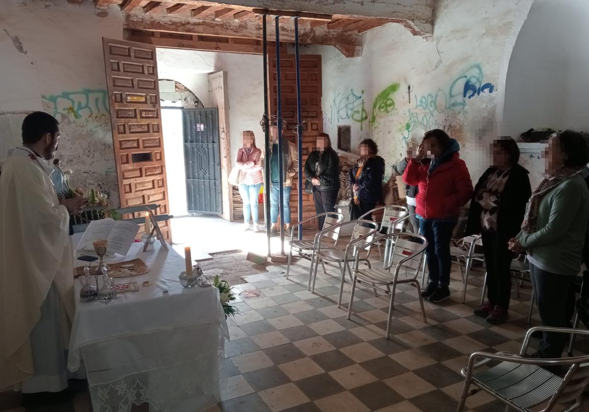 Antonio Jiménez, durante el acto celebrado en la vieja iglesia de Tablate, ya desacralizada.