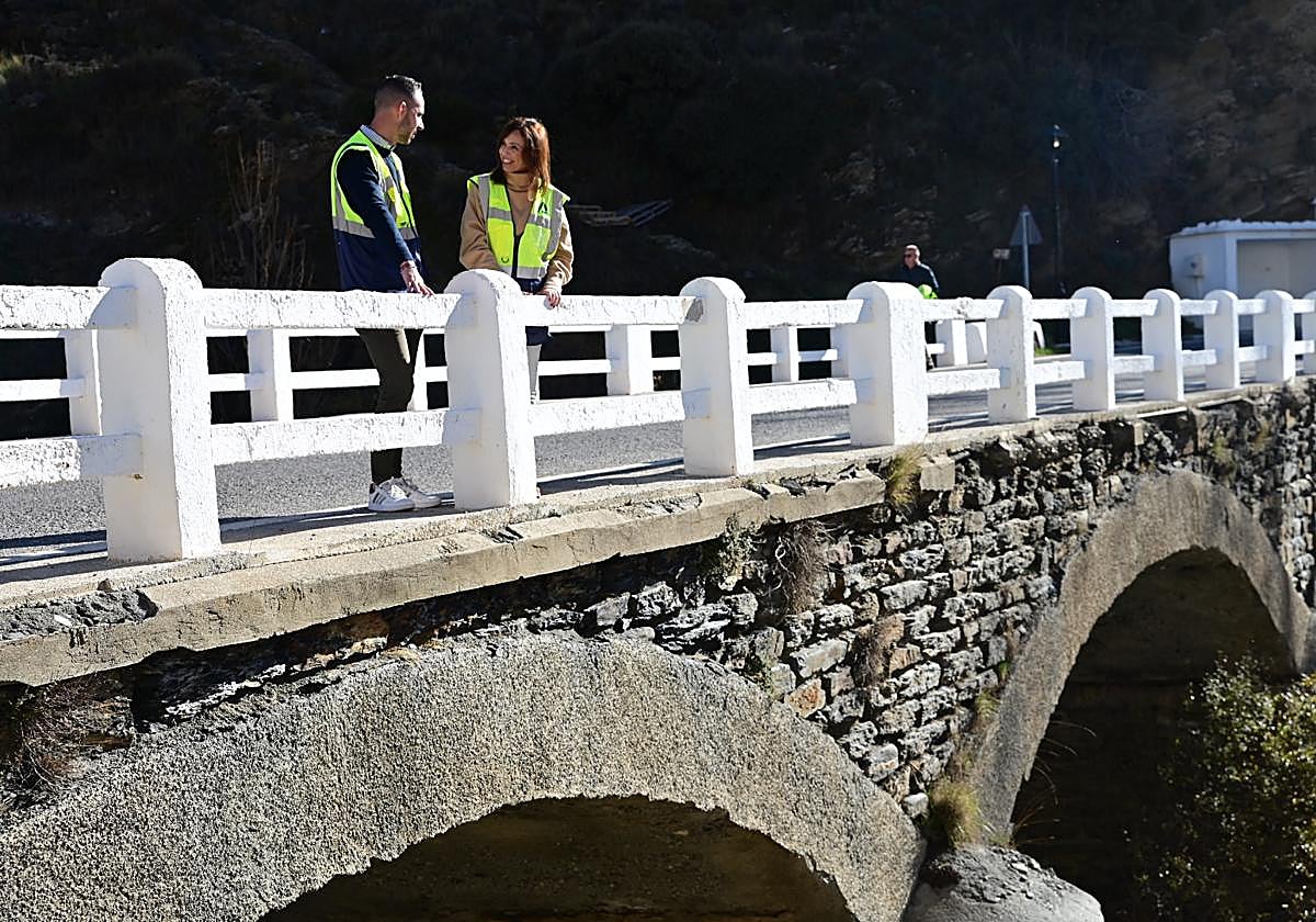 Visita de la consejera de Fomento, Rocío Díaz, a las obras en Trevélez