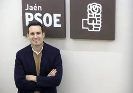 El senador jienense José Latorre, en la sede socialista provincial.