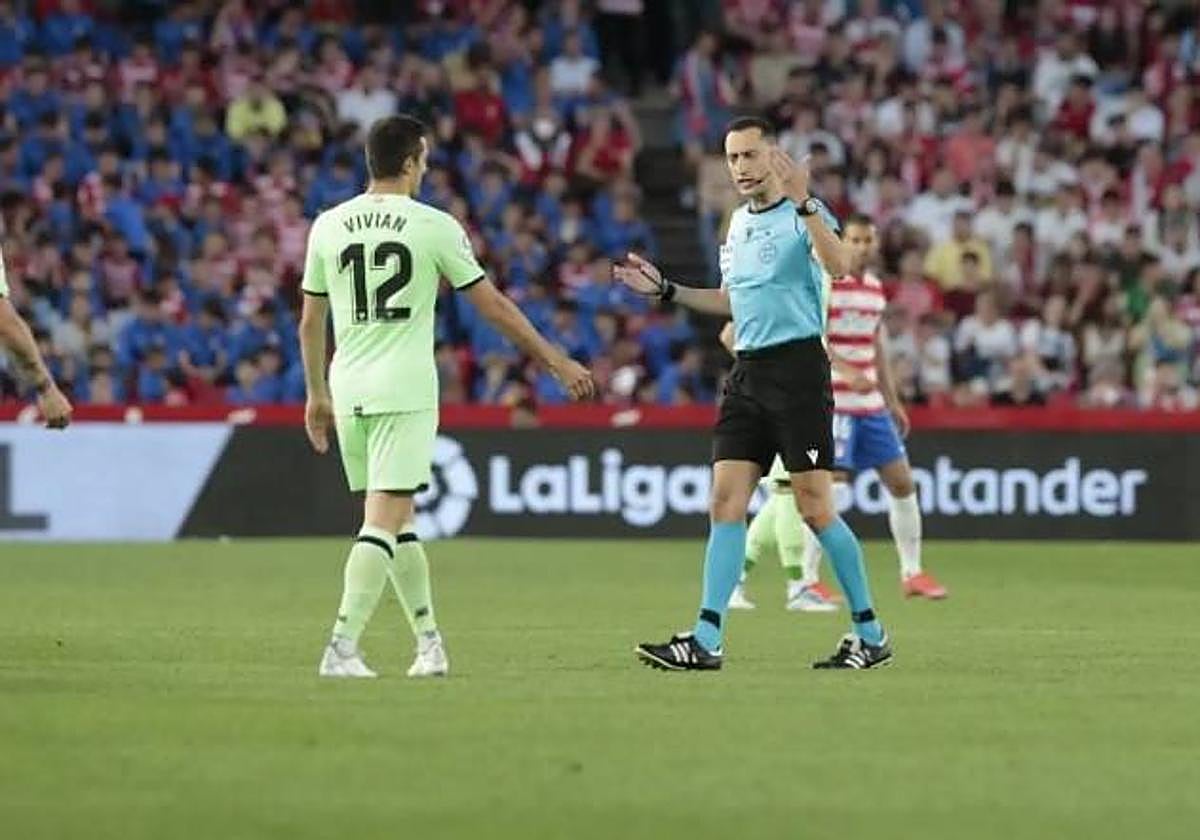 Sánchez Martínez, en Los Cármenes durante el último partido en el que arbitró al Granada.
