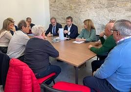 Representantes vecinales de los Puentes y el Grupo Municipal Socialista.