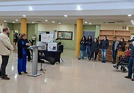 Exposiciones en el vestíbulo del Aulario Flores de Lemus (B4) del Campus Las Lagunillas.