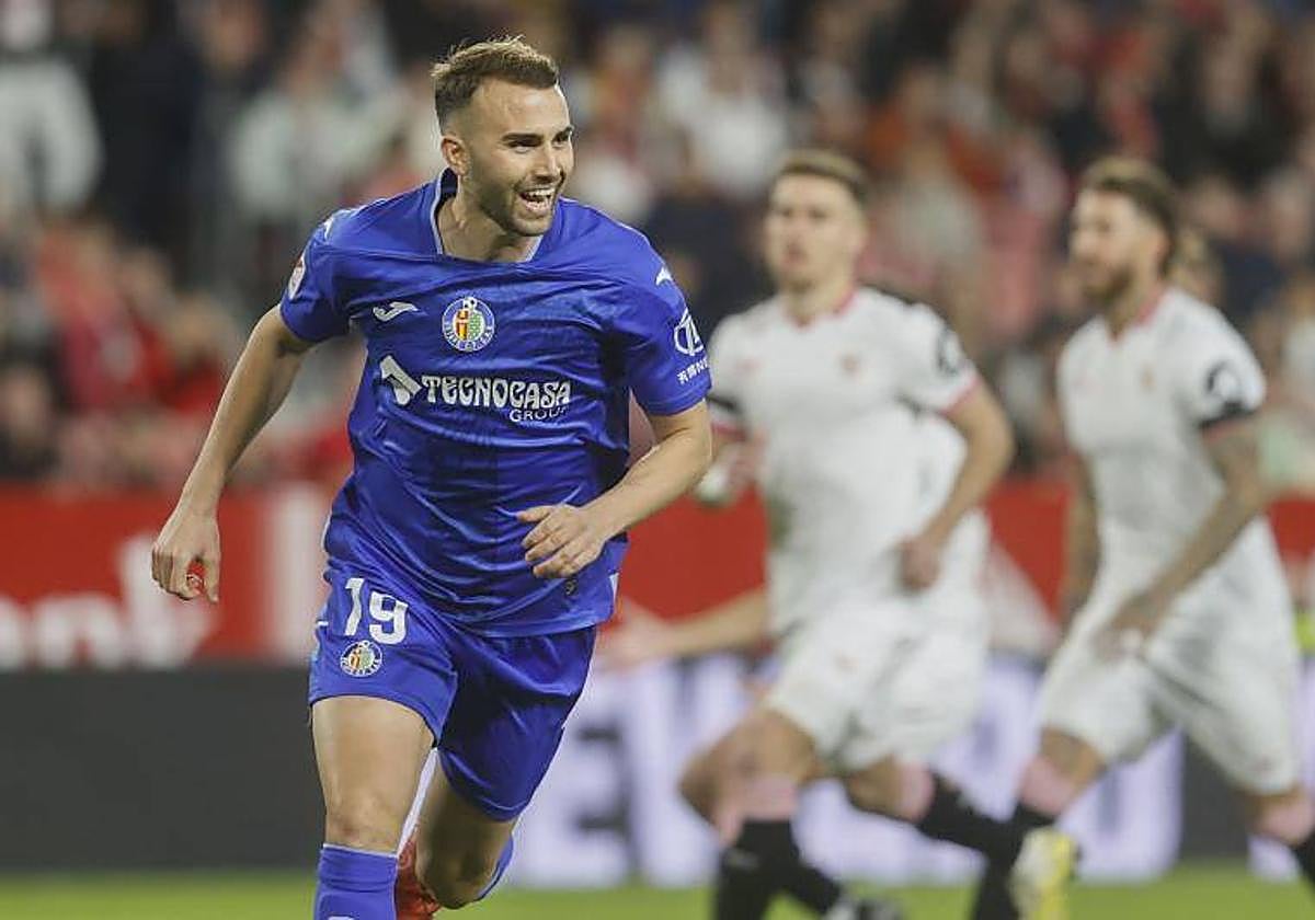 Borja Mayoral celebra su gol al Sevilla.