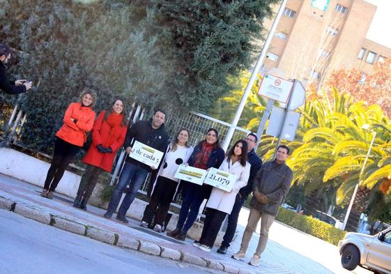 Visita de Ángeles Férriz, junto a otros miembros del PSOE, al hospital de Linares.