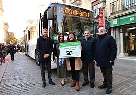 Lucía Moreno, la viajera 20 millones, en la parada principal de Santa Fe.