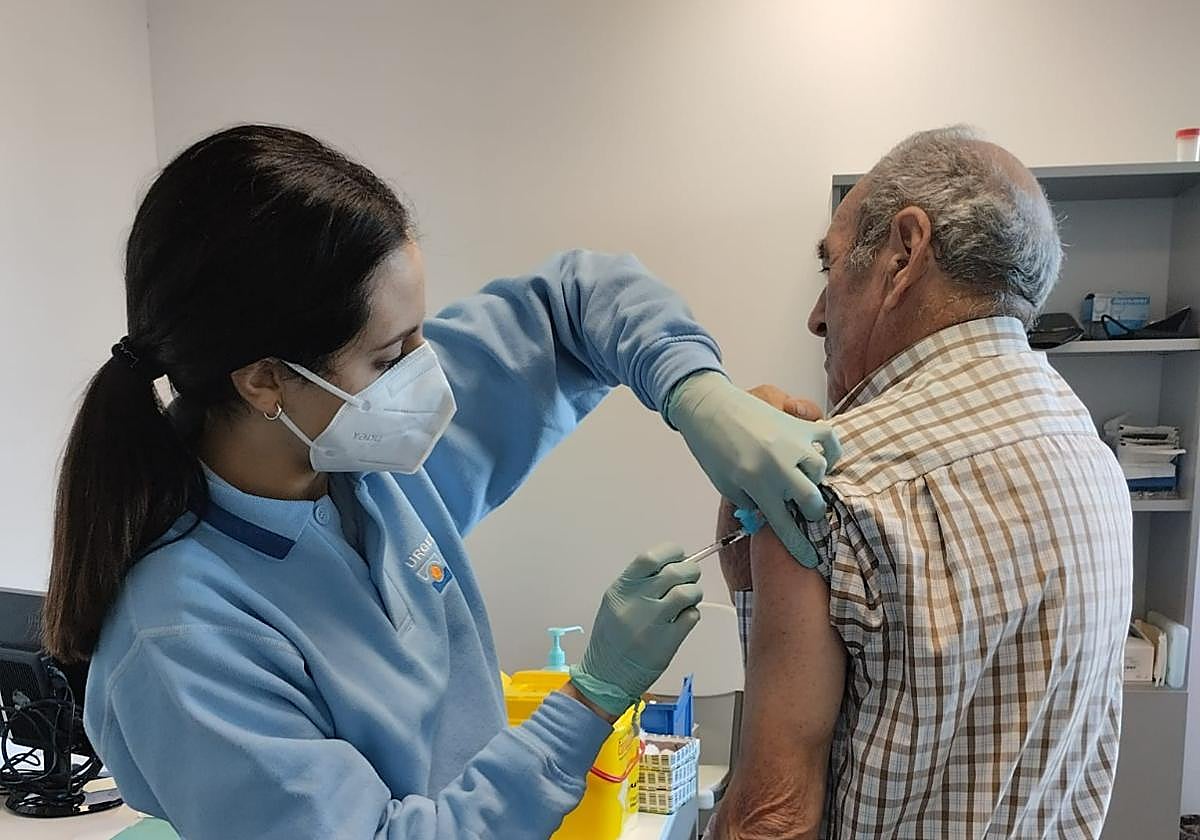 Andalucía volverá a vacunar sin cita frente a la gripe y Covid-19 los días 19, 20 y 21 de diciembre