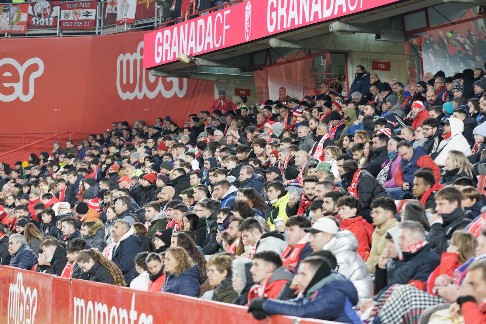 Encuéntrate en la grada en el Granada-Sevilla