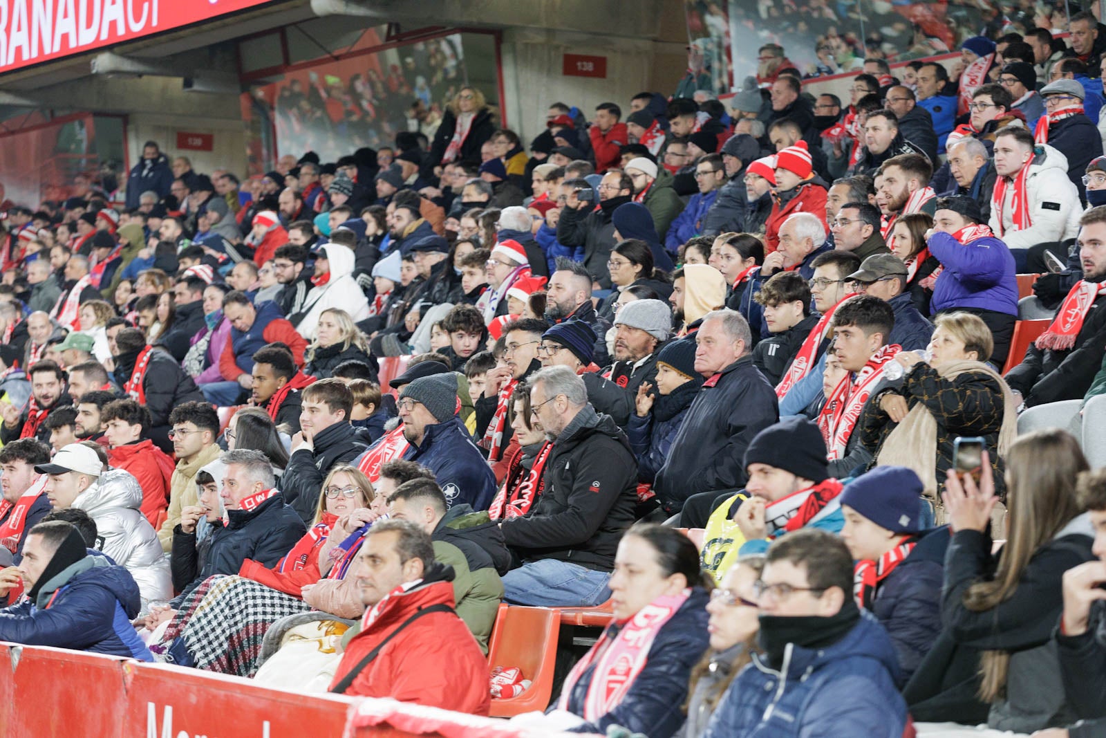 Encuéntrate en la grada en el Granada-Sevilla