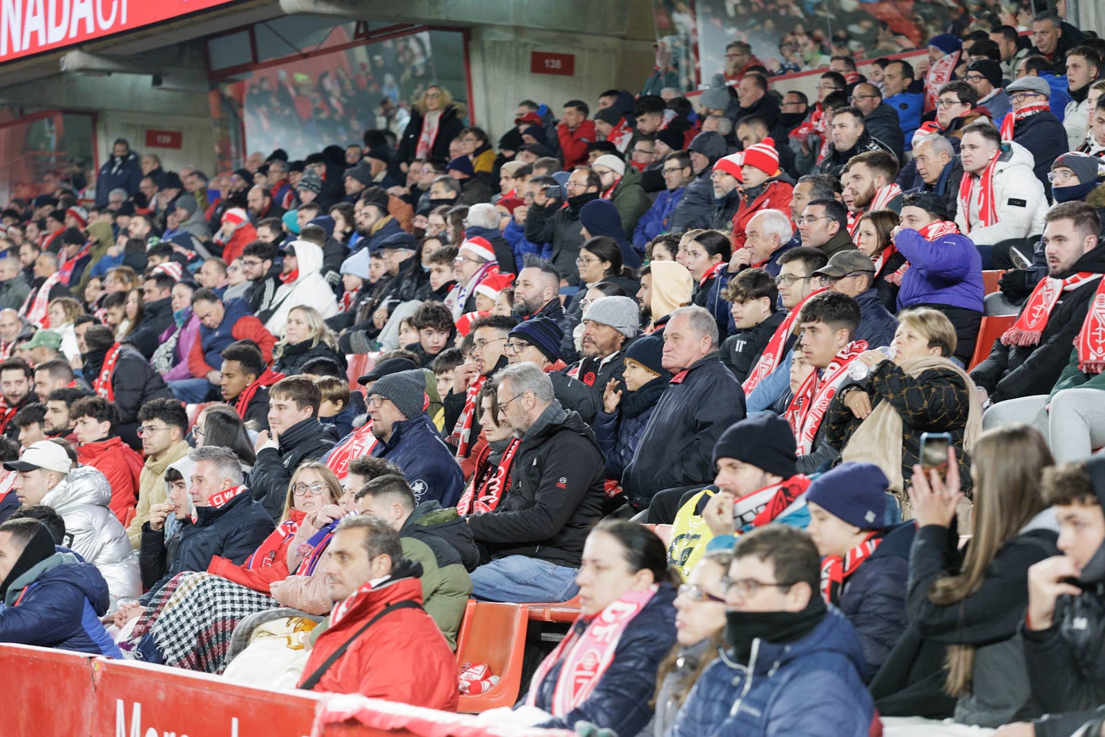 Encuéntrate en la grada en el Granada-Sevilla