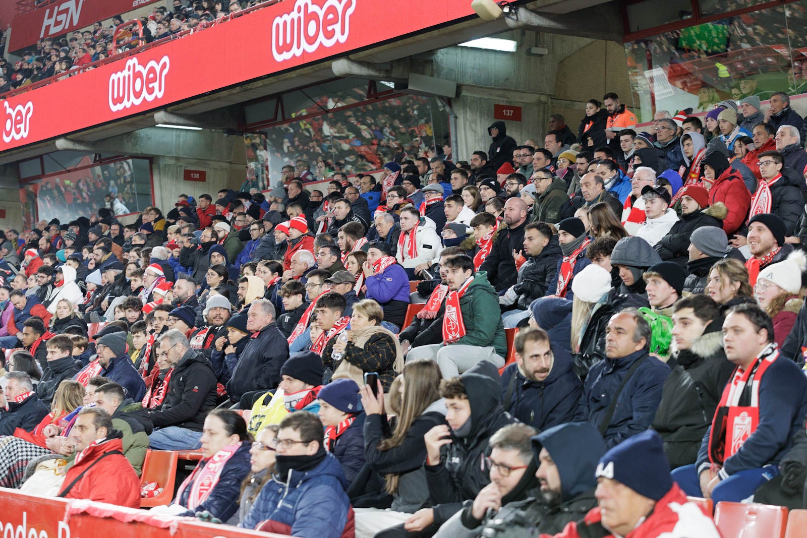 Encuéntrate en la grada en el Granada-Sevilla
