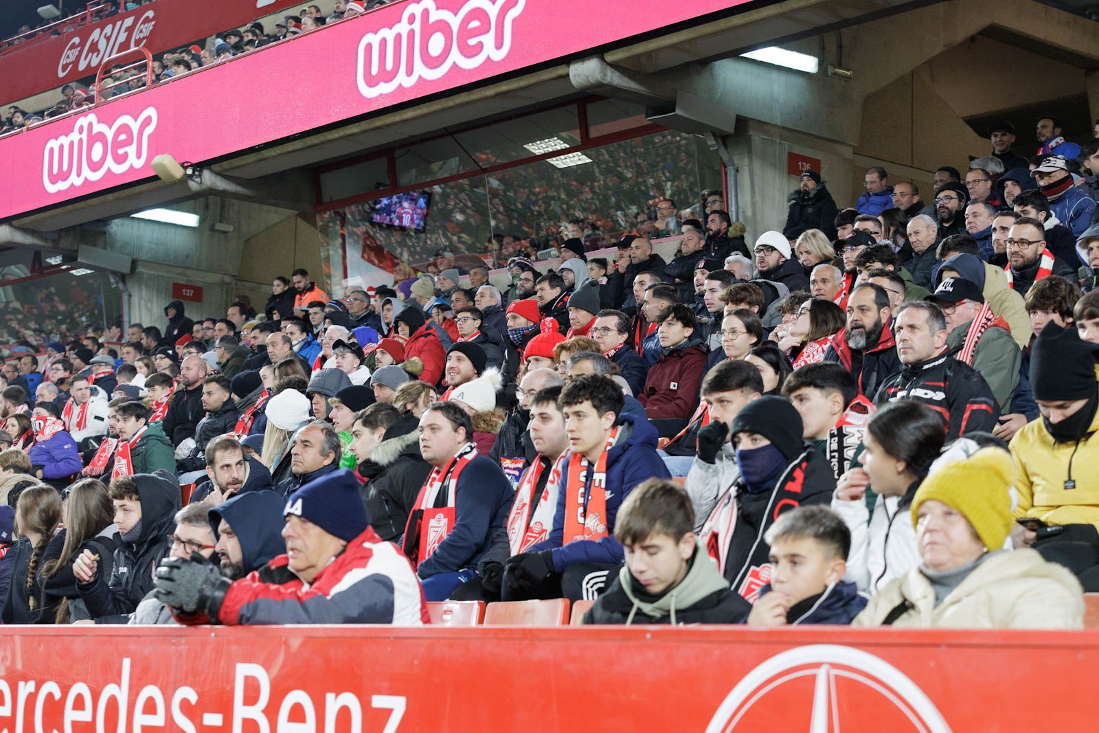 Encuéntrate en la grada en el Granada-Sevilla