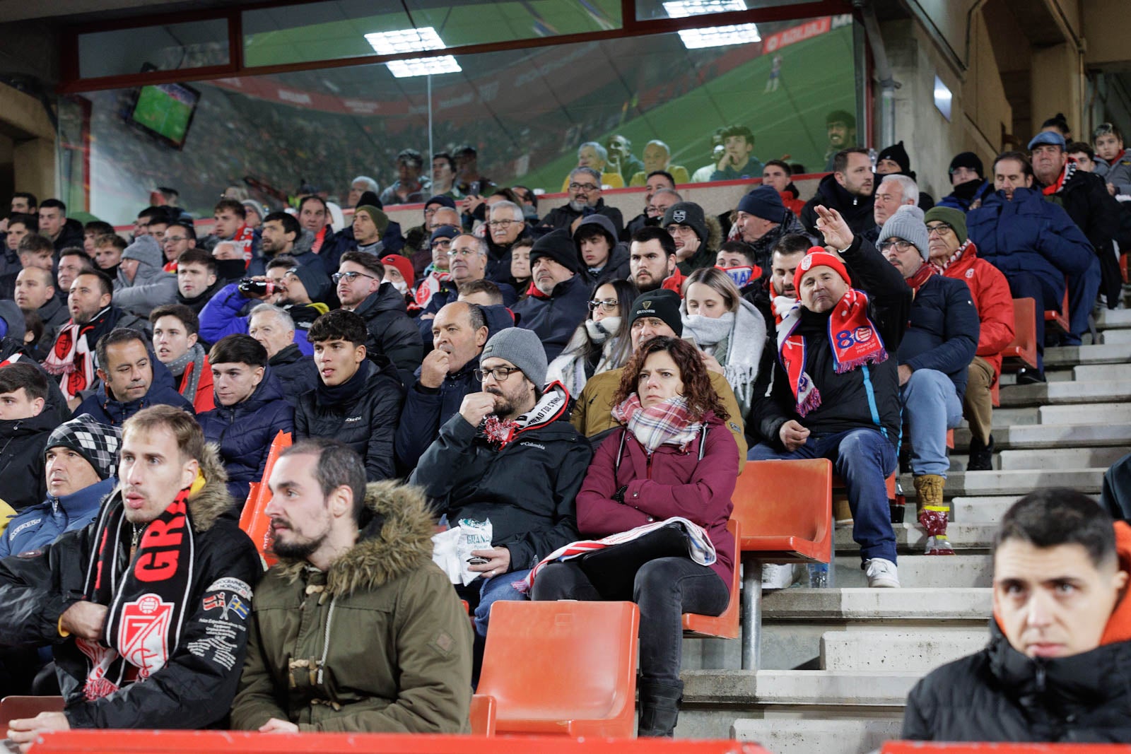 Encuéntrate en la grada en el Granada-Sevilla