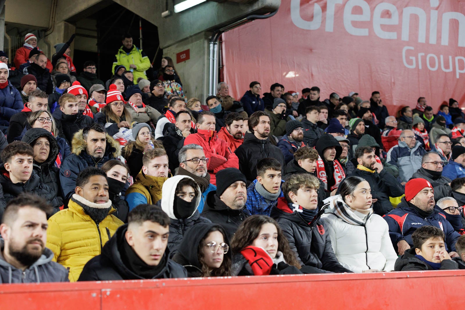 Encuéntrate en la grada en el Granada-Sevilla