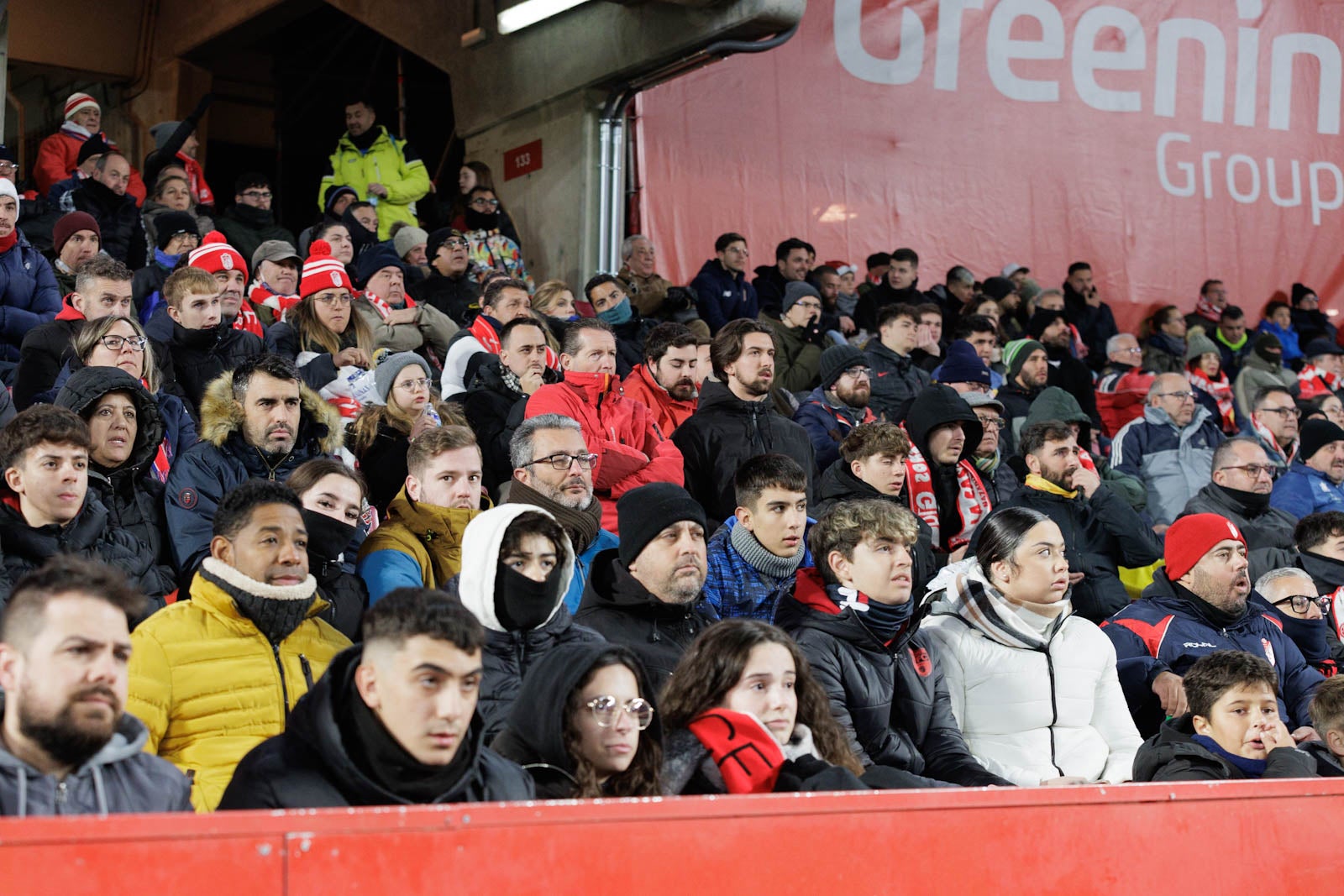 Encuéntrate en la grada en el Granada-Sevilla