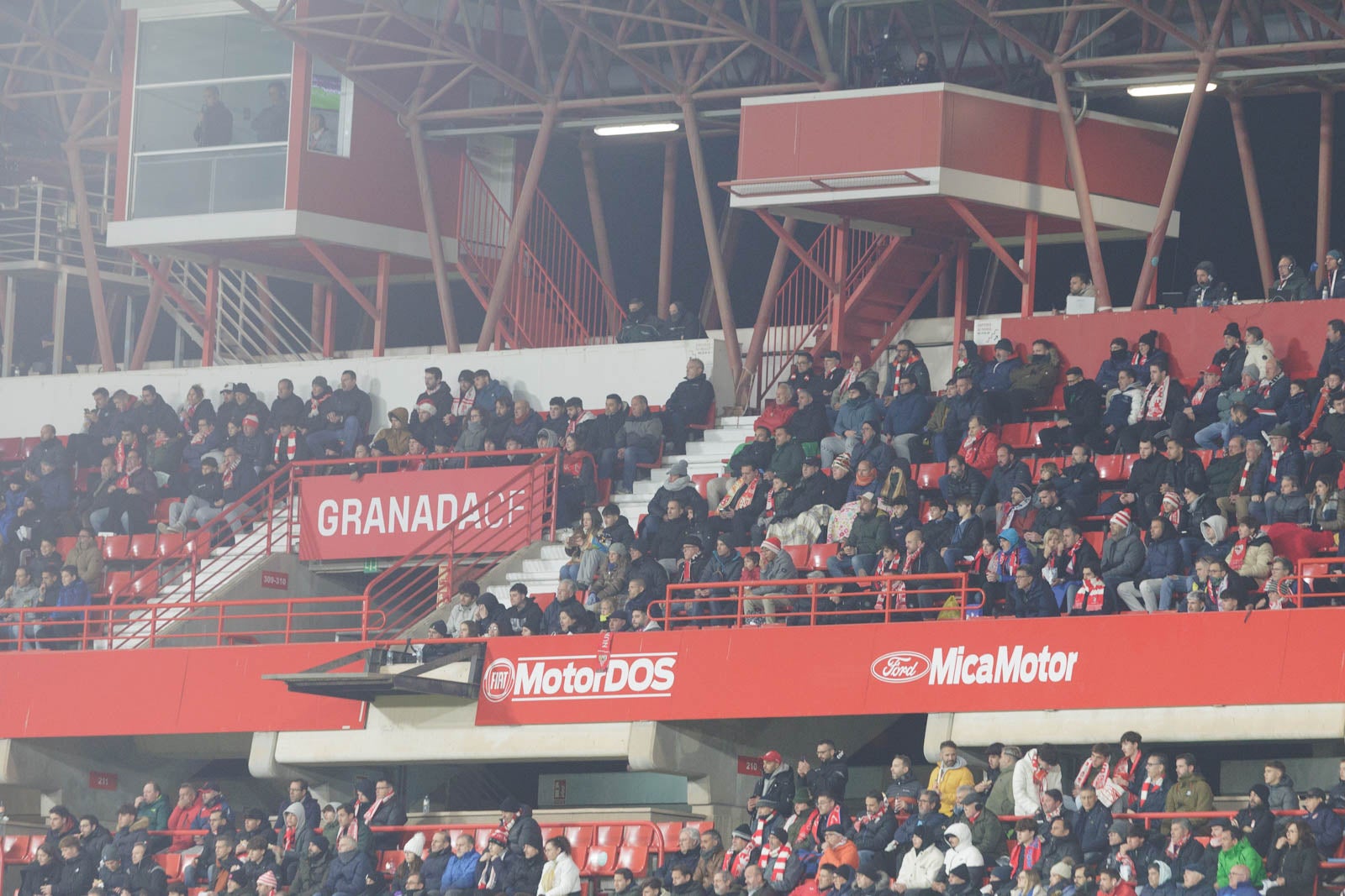 Encuéntrate en la grada en el Granada-Sevilla