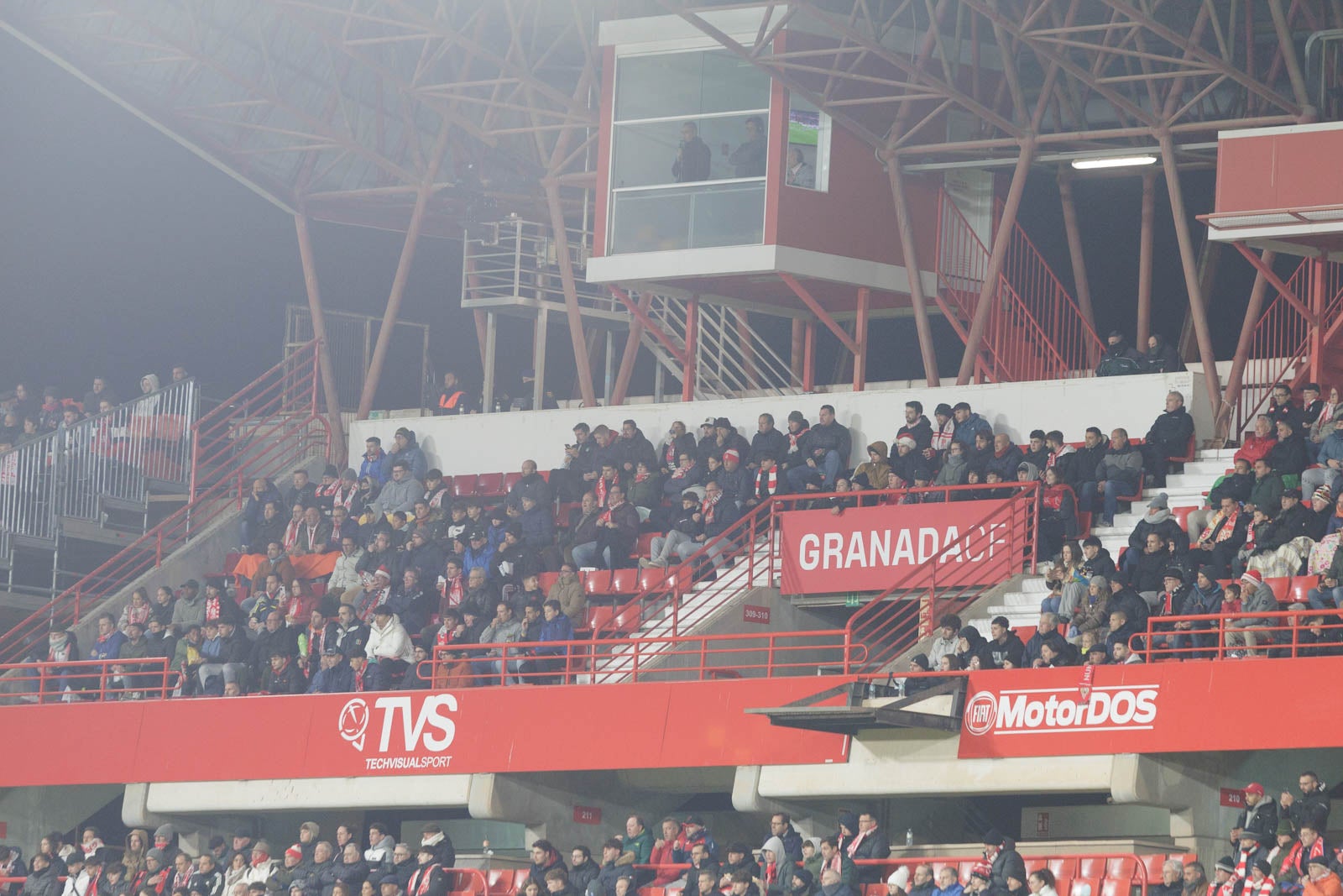 Encuéntrate en la grada en el Granada-Sevilla