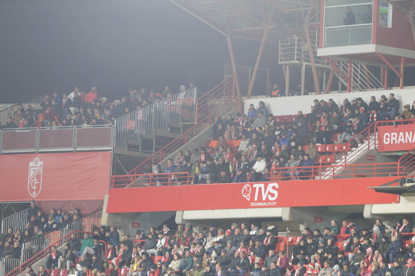 Encuéntrate en la grada en el Granada-Sevilla