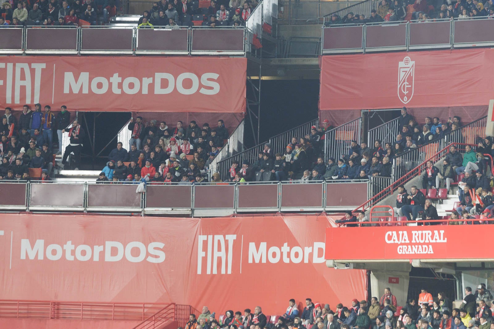 Encuéntrate en la grada en el Granada-Sevilla