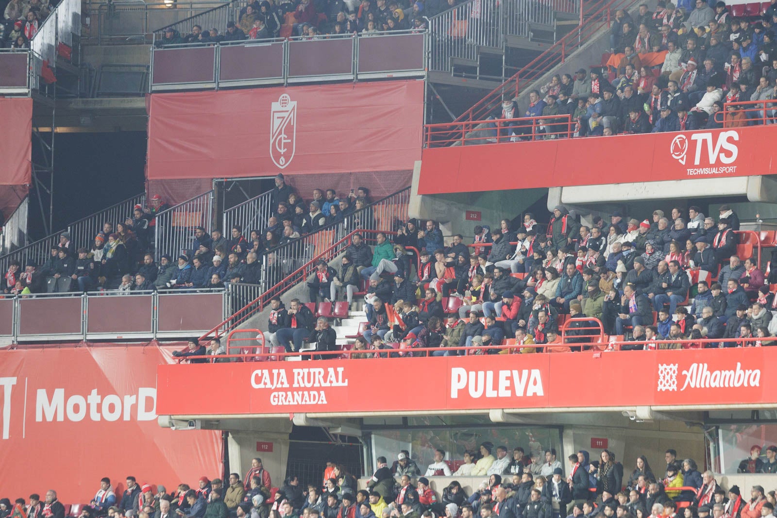 Encuéntrate en la grada en el Granada-Sevilla
