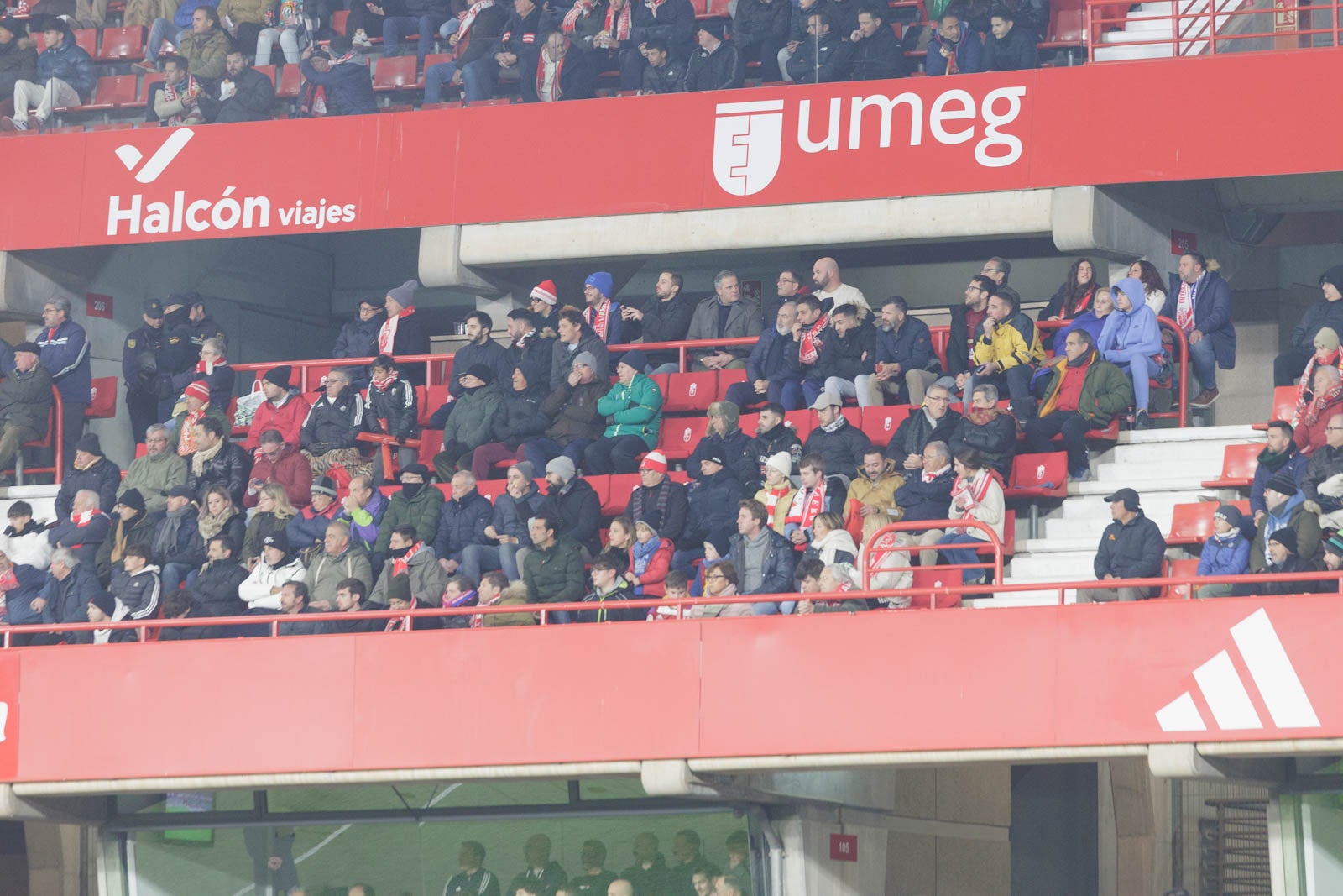 Encuéntrate en la grada en el Granada-Sevilla