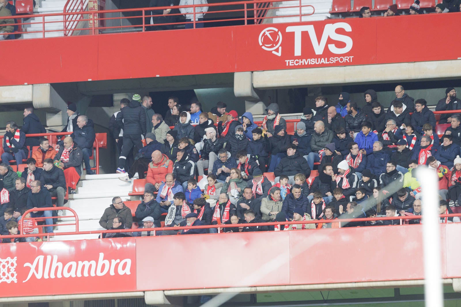 Encuéntrate en la grada en el Granada-Sevilla