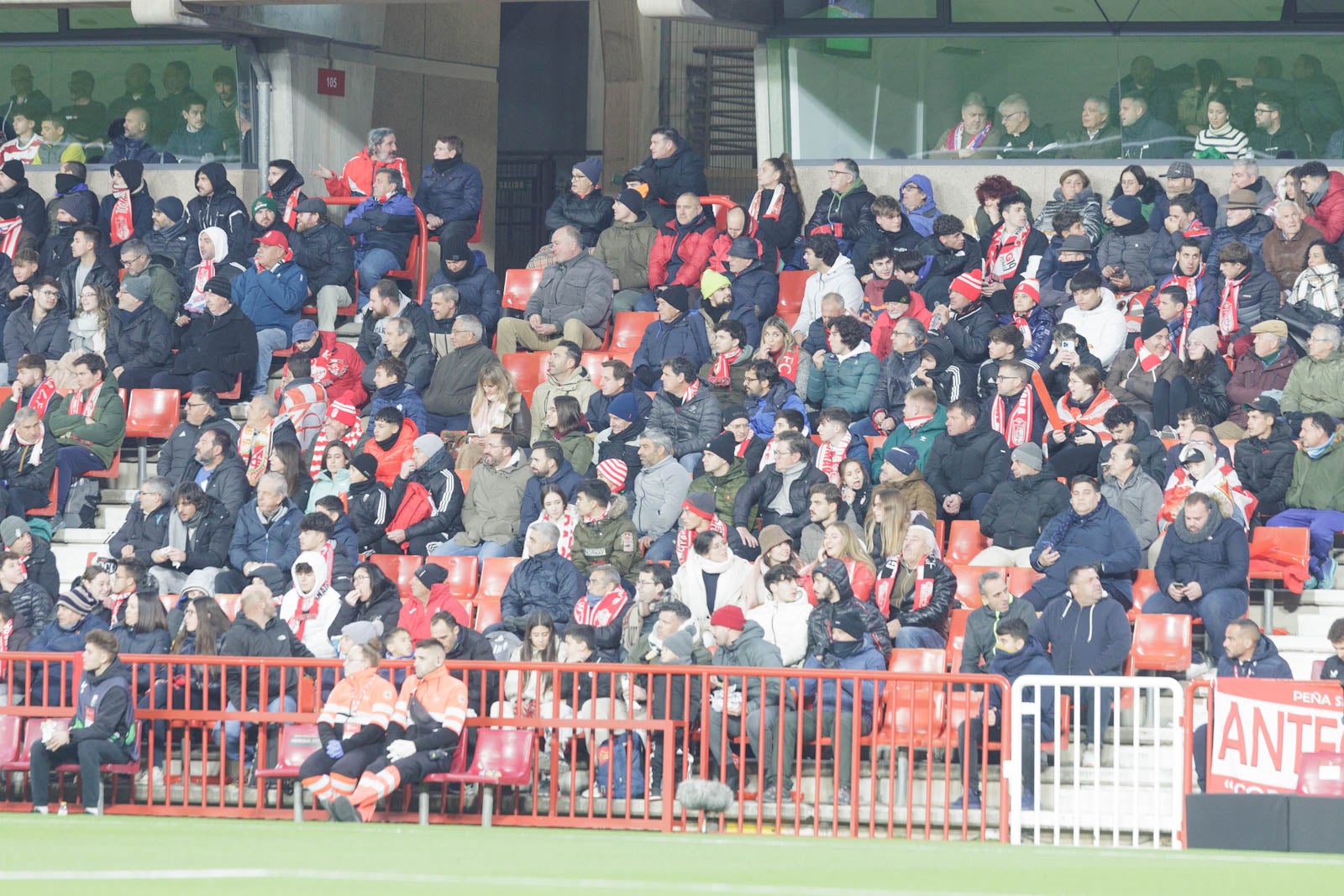 Encuéntrate en la grada en el Granada-Sevilla