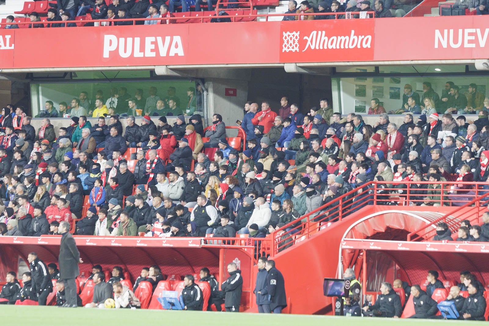 Encuéntrate en la grada en el Granada-Sevilla