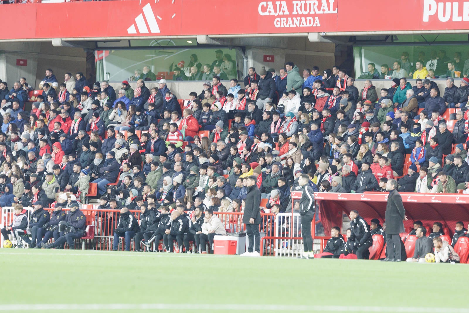 Encuéntrate en la grada en el Granada-Sevilla