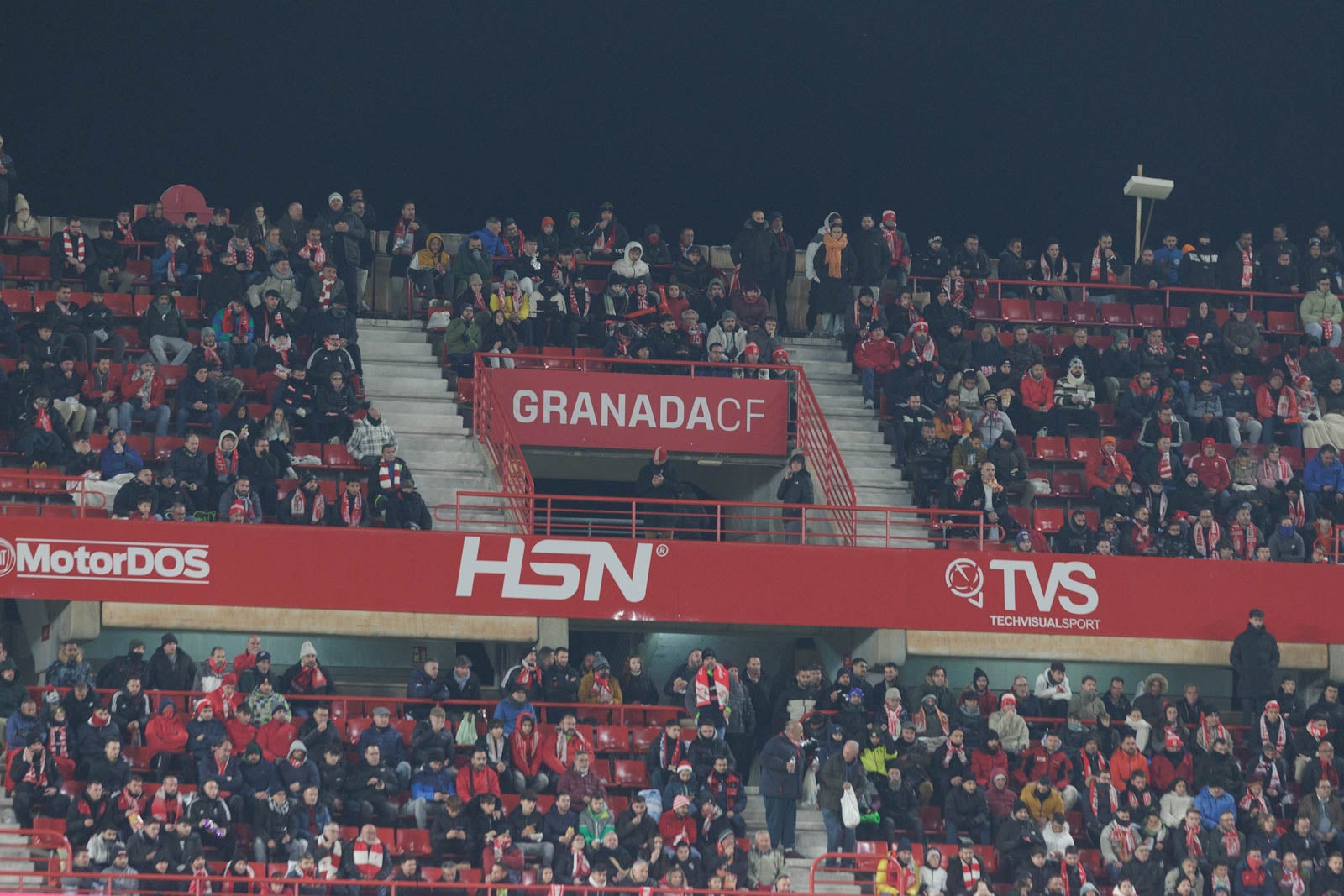 Encuéntrate en la grada en el Granada-Sevilla