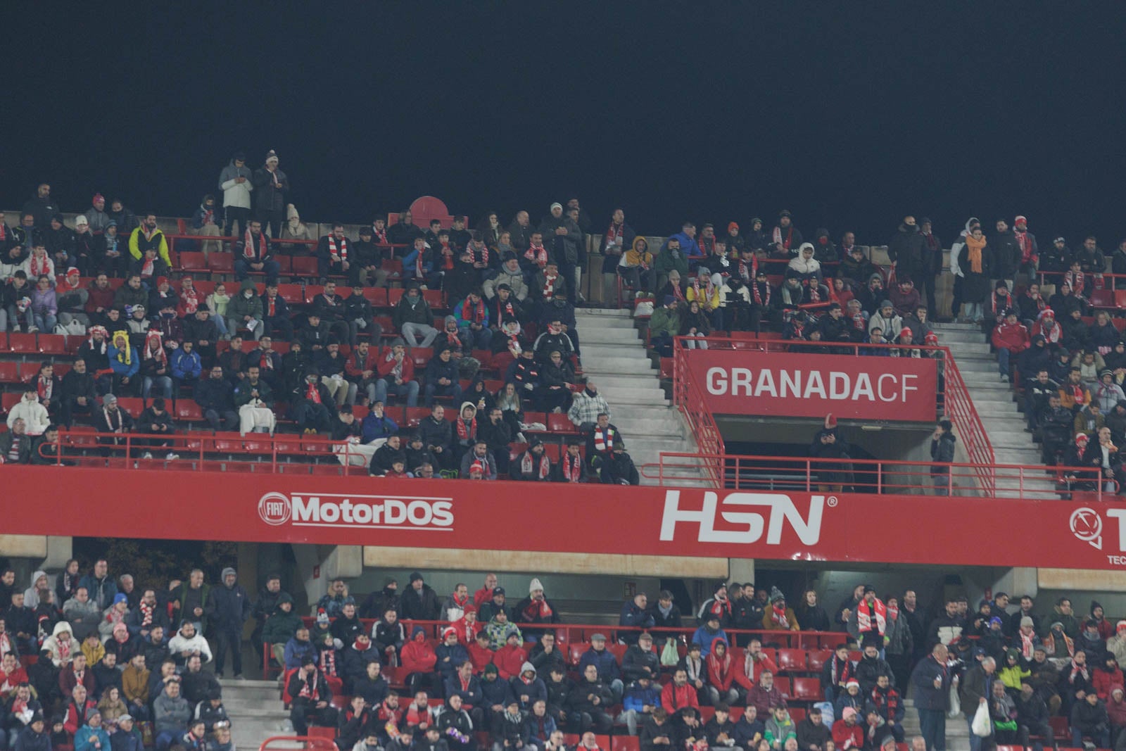Encuéntrate en la grada en el Granada-Sevilla