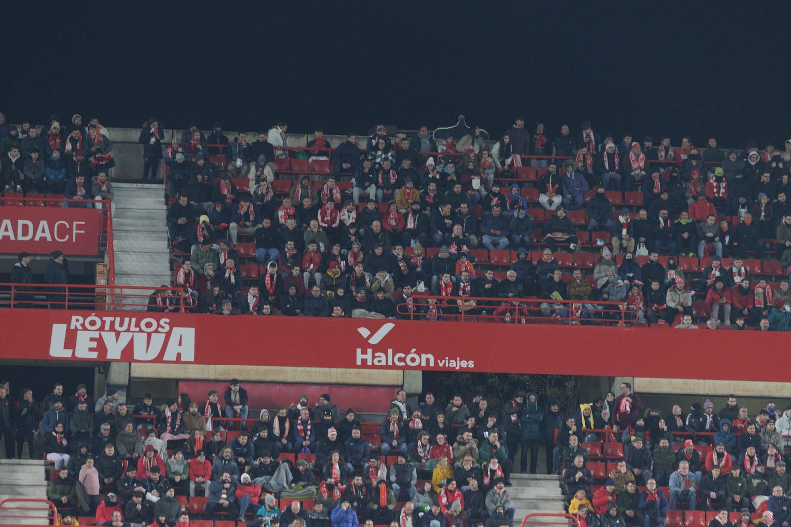 Encuéntrate en la grada en el Granada-Sevilla