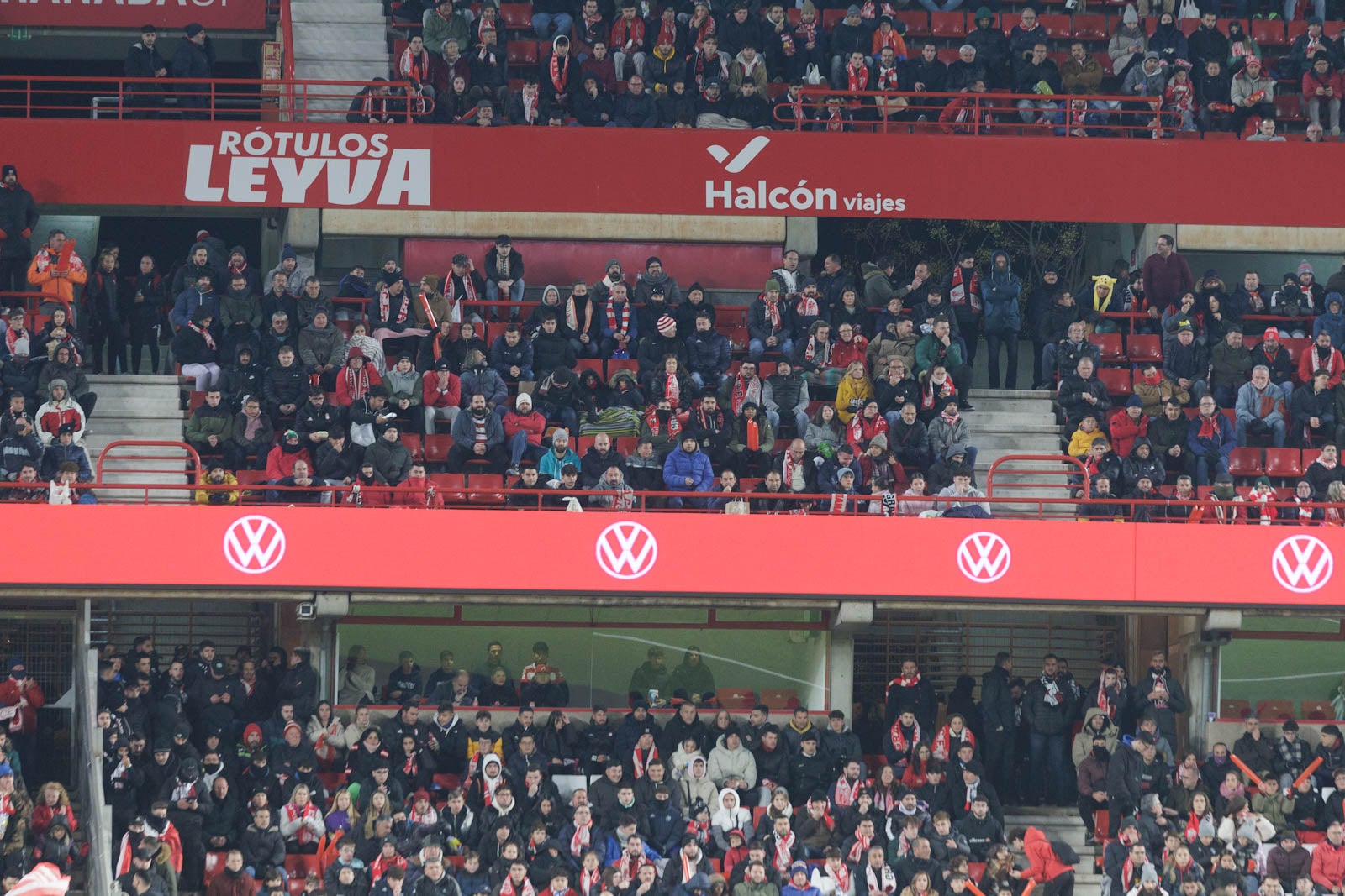 Encuéntrate en la grada en el Granada-Sevilla