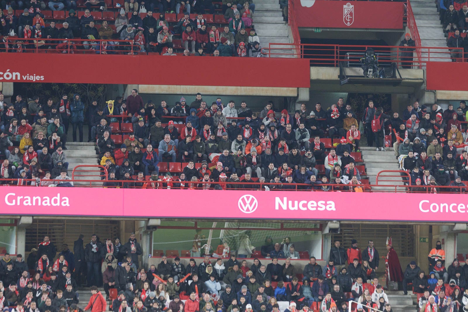 Encuéntrate en la grada en el Granada-Sevilla