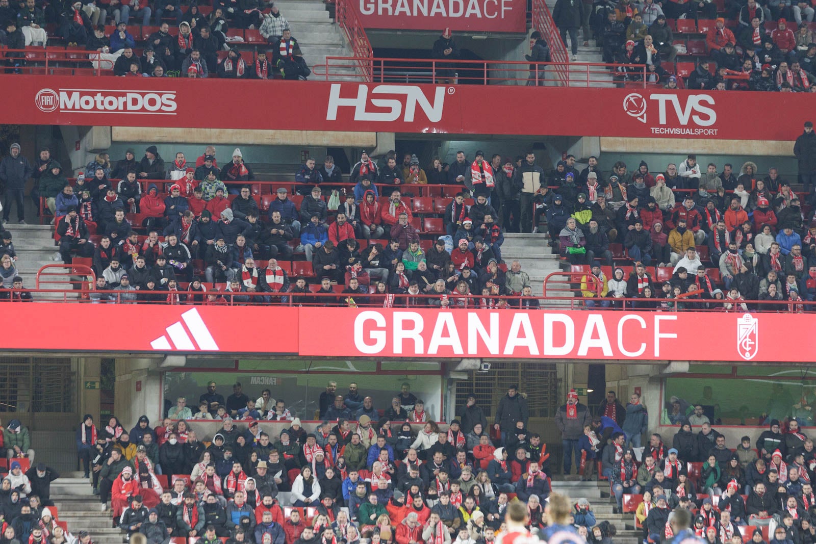 Encuéntrate en la grada en el Granada-Sevilla