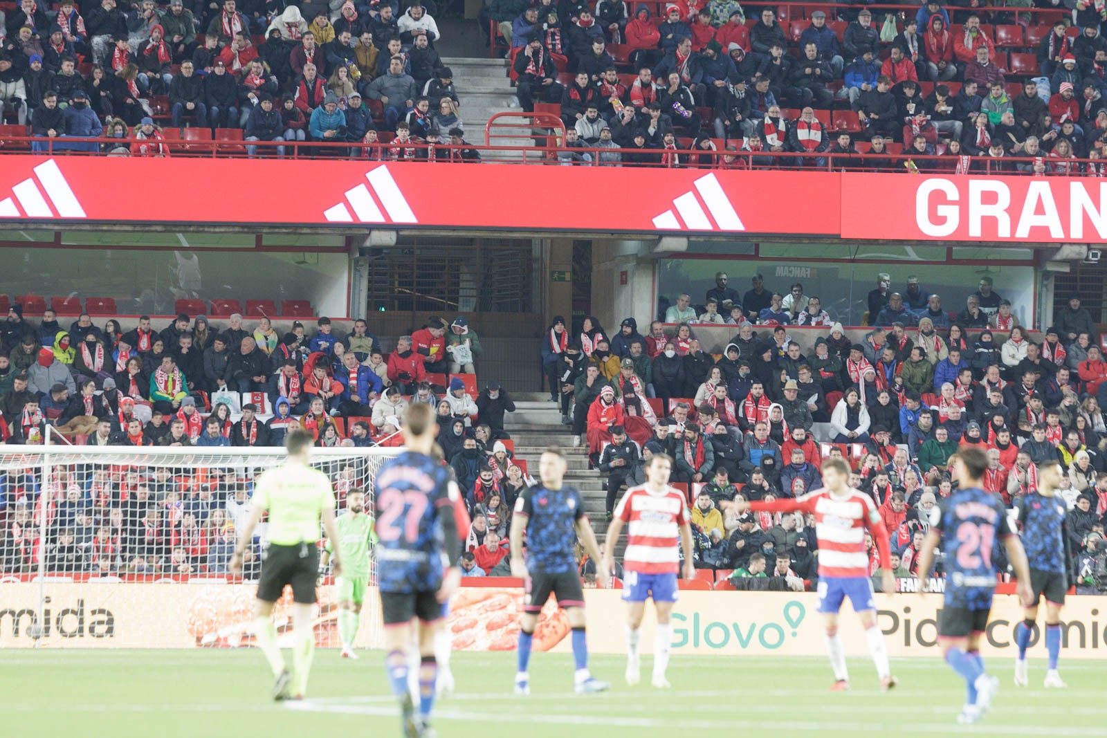 Encuéntrate en la grada en el Granada-Sevilla