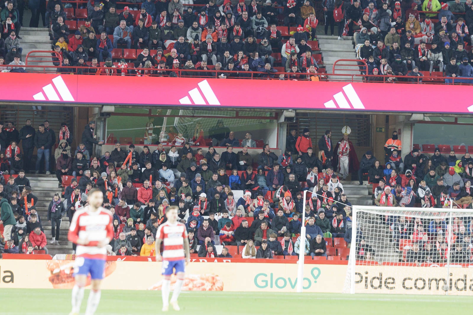 Encuéntrate en la grada en el Granada-Sevilla