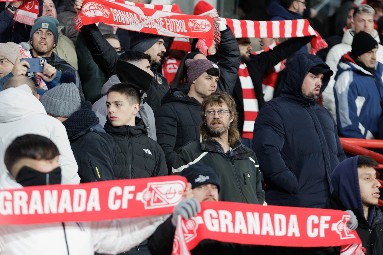 Encuéntrate en la grada en el Granada-Sevilla