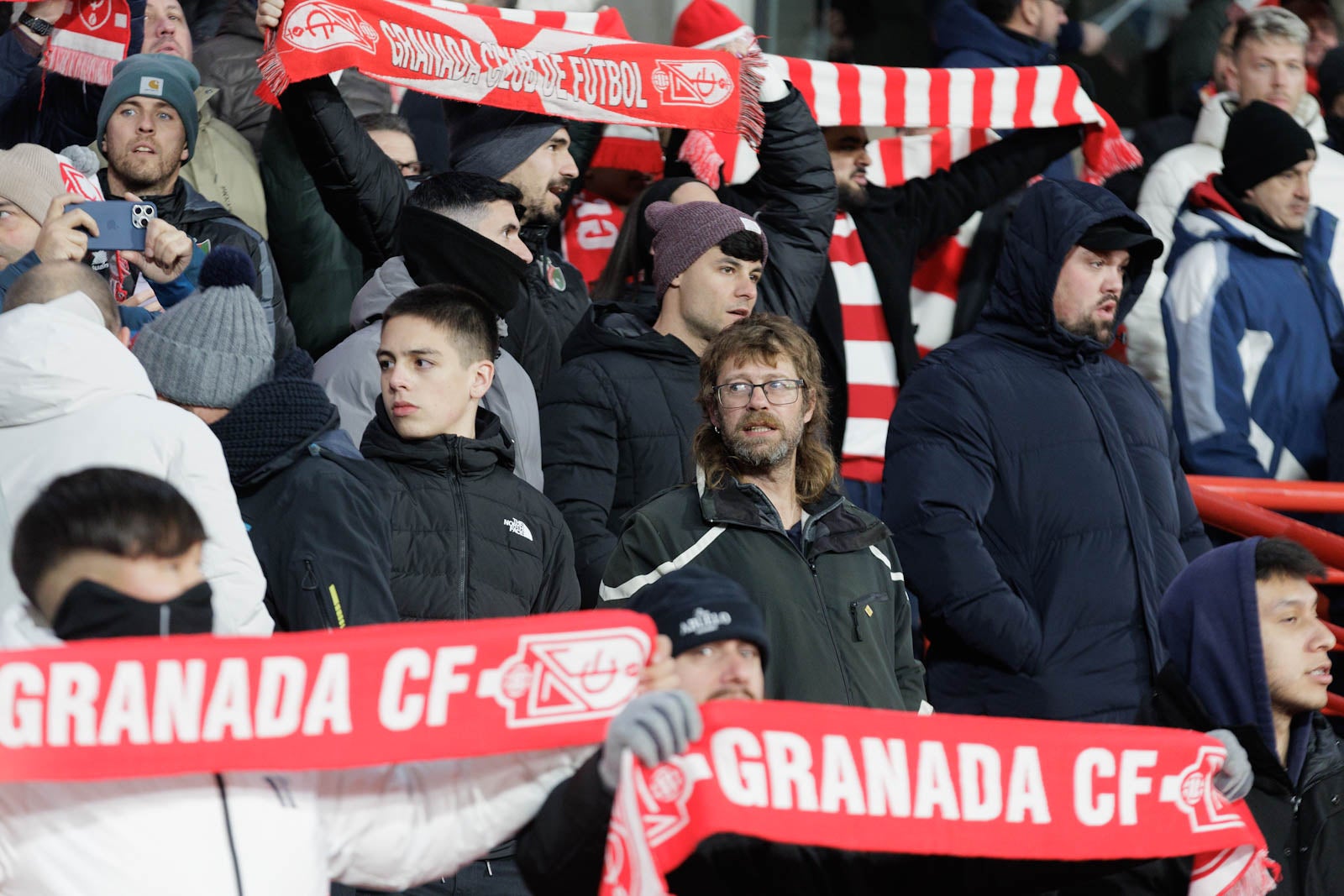 Encuéntrate en la grada en el Granada-Sevilla