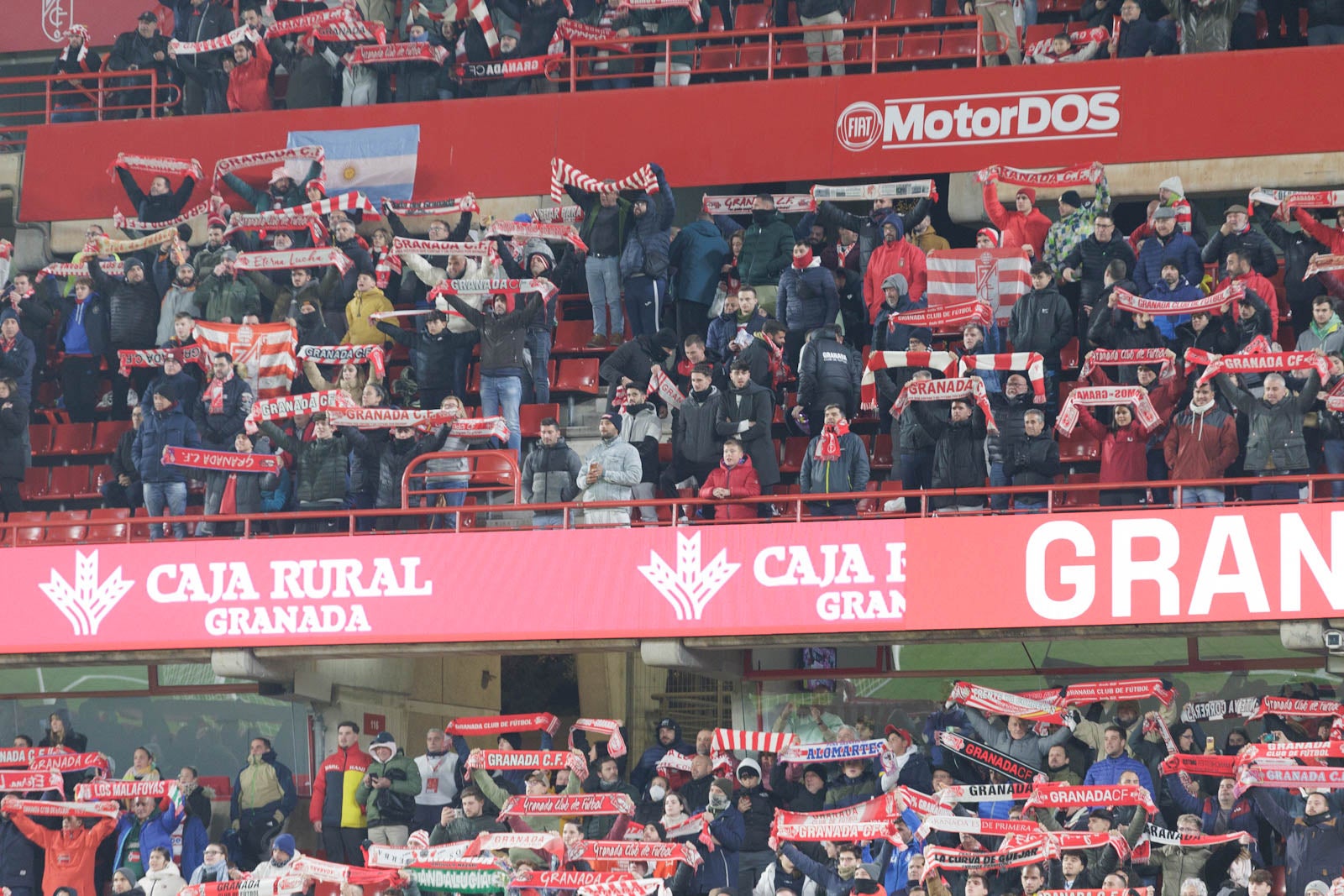 Encuéntrate en la grada en el Granada-Sevilla