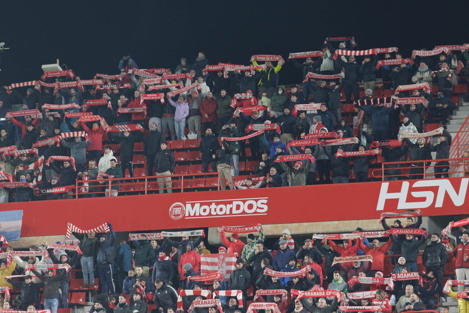 Encuéntrate en la grada en el Granada-Sevilla