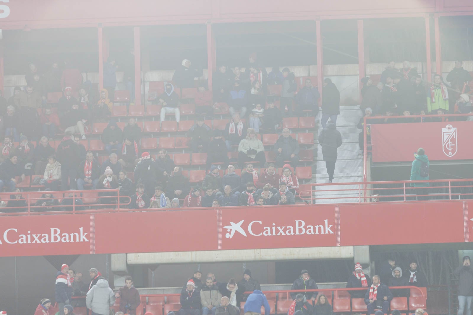Encuéntrate en la grada en el Granada-Sevilla
