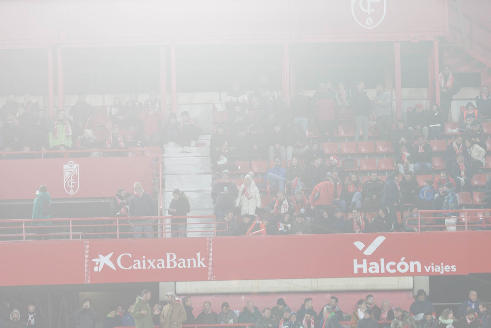 Encuéntrate en la grada en el Granada-Sevilla