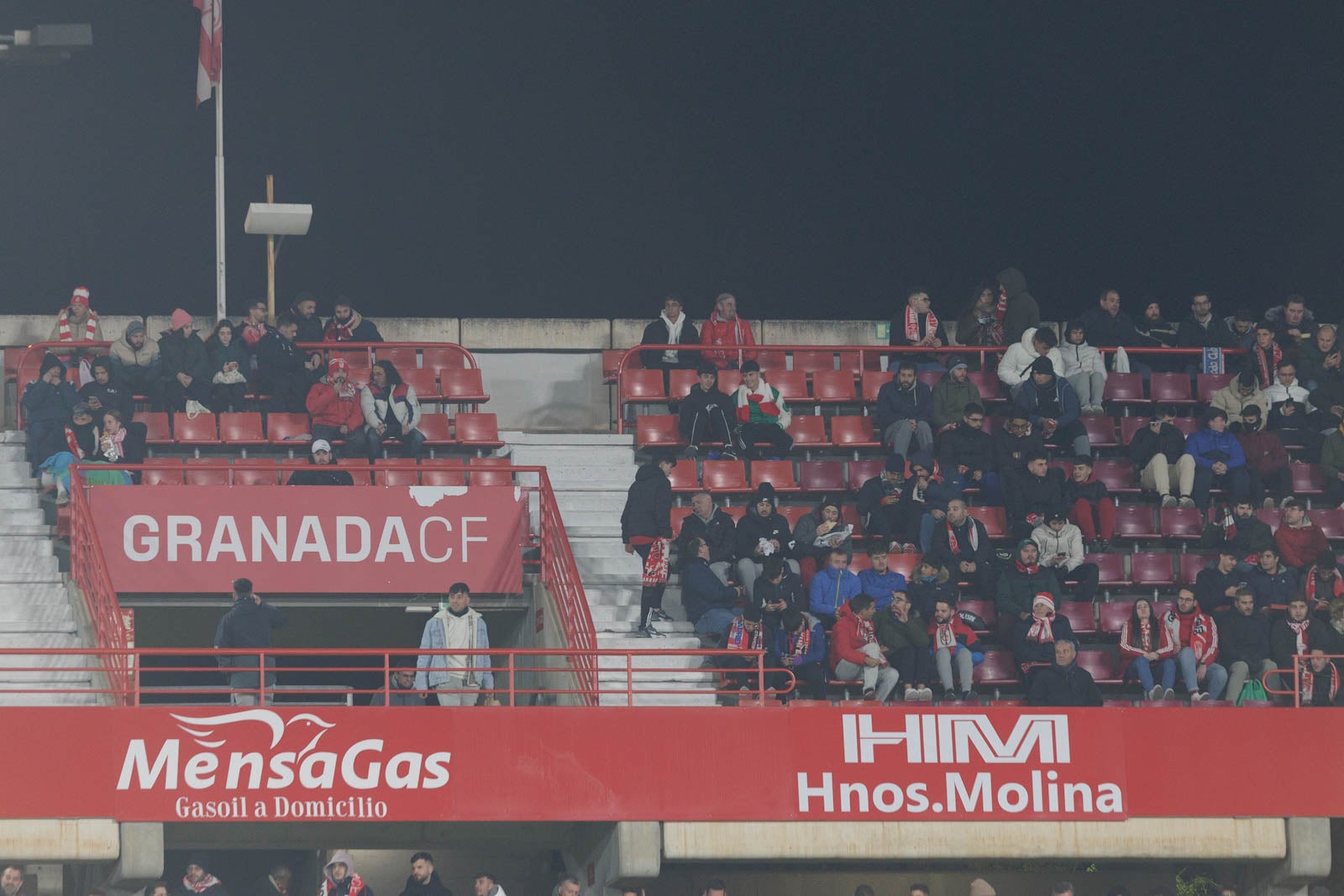 Encuéntrate en la grada en el Granada-Sevilla