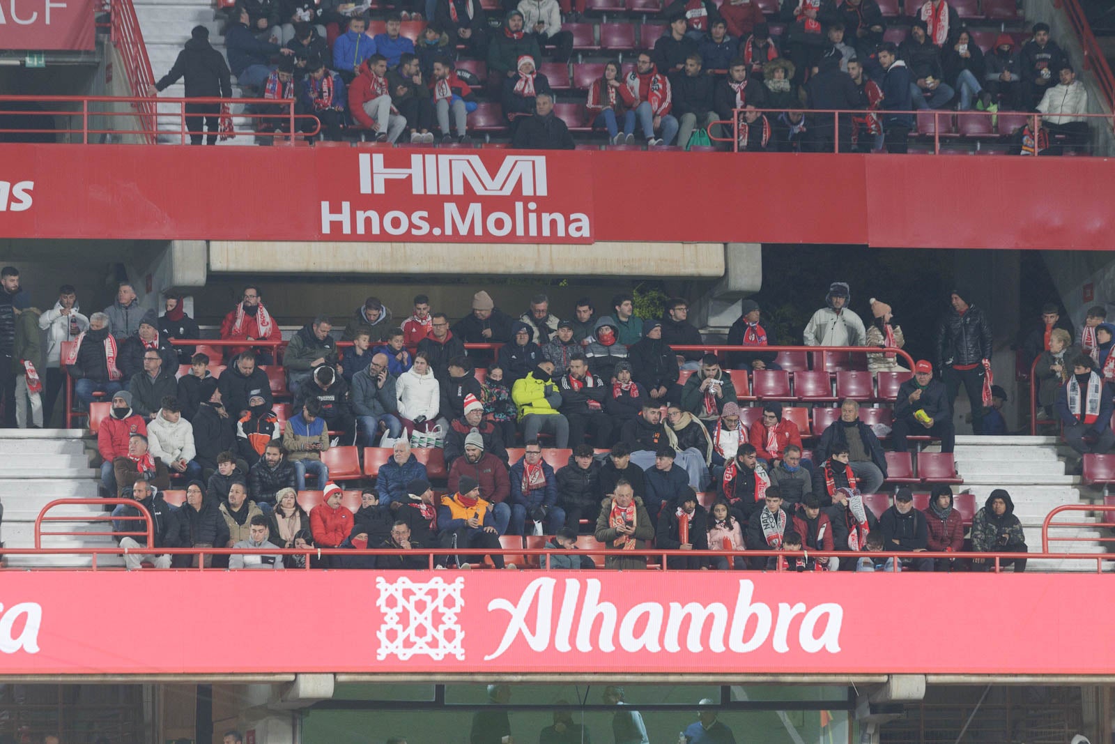 Encuéntrate en la grada en el Granada-Sevilla
