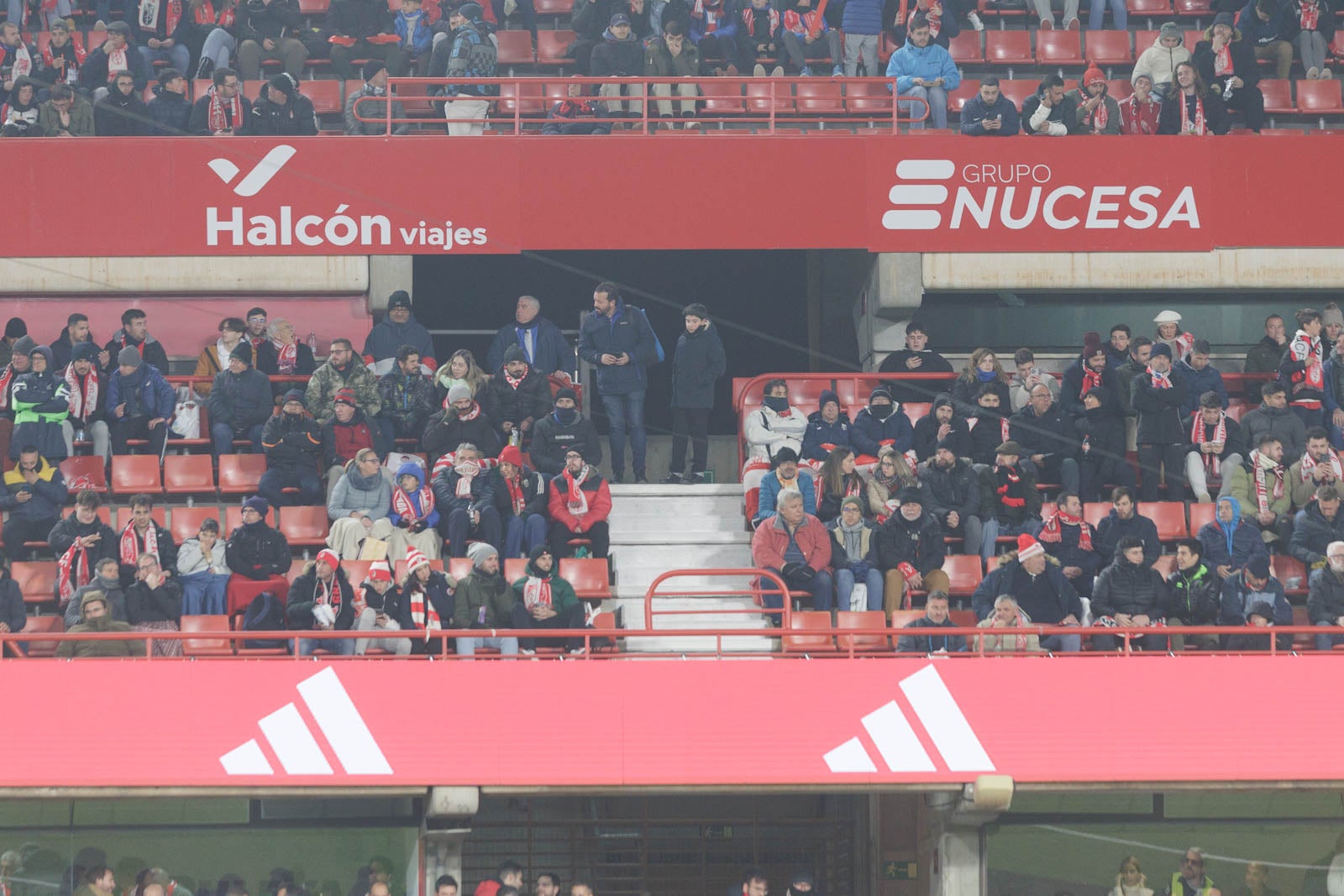 Encuéntrate en la grada en el Granada-Sevilla