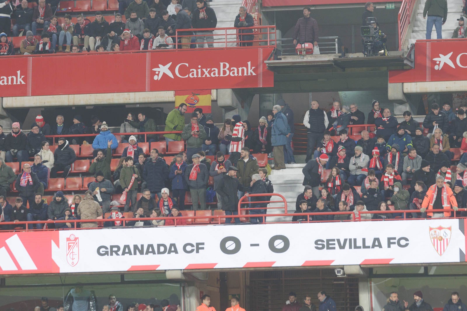 Encuéntrate en la grada en el Granada-Sevilla